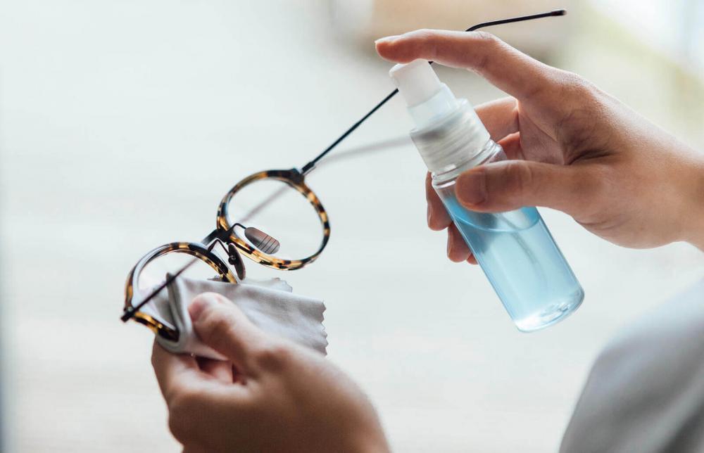 How to clean your eyeglasses: 5 tips for you 