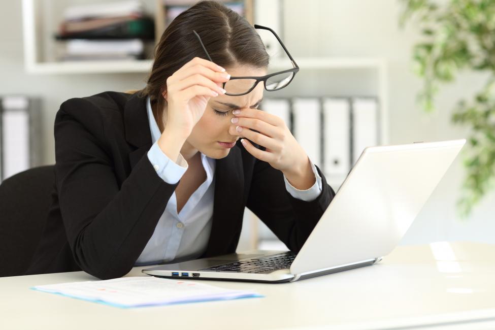 How to relieve your eyes from computer eyestrain: 4 tips for you